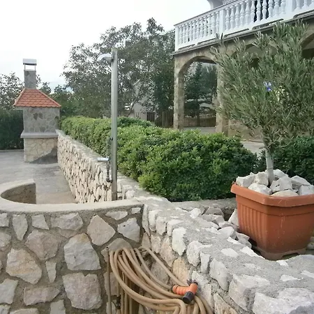 In Mit Grill, Terrasse Und Garten Und Panoramablick Novi Vinodolski